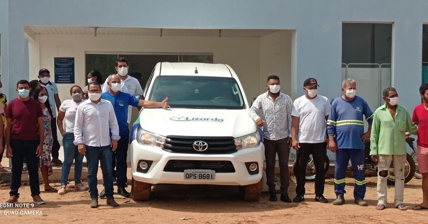 O Secretario Municipal de Saúde Laércio faz entrega de veiculo para a comunidade do distrito de Alto Bonito